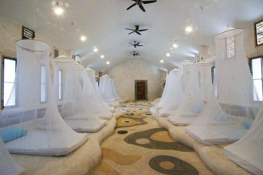Hotel Naidee Sculptured Huts HHQ Exterior foto