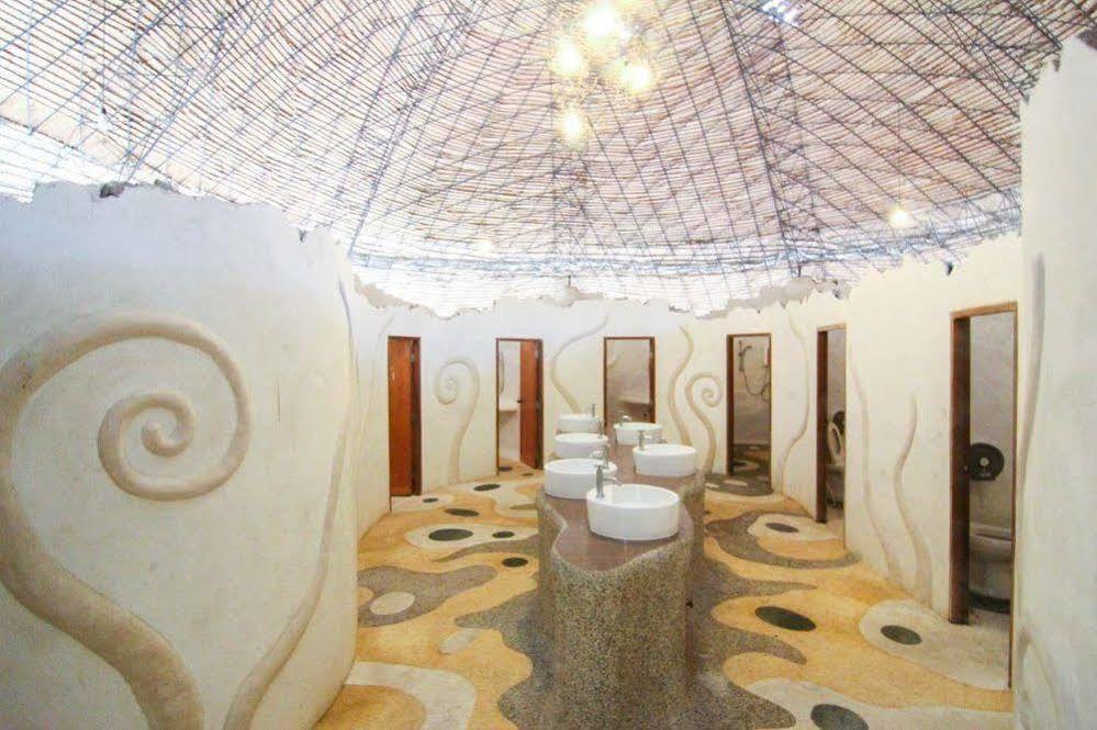 Hotel Naidee Sculptured Huts HHQ Exterior foto