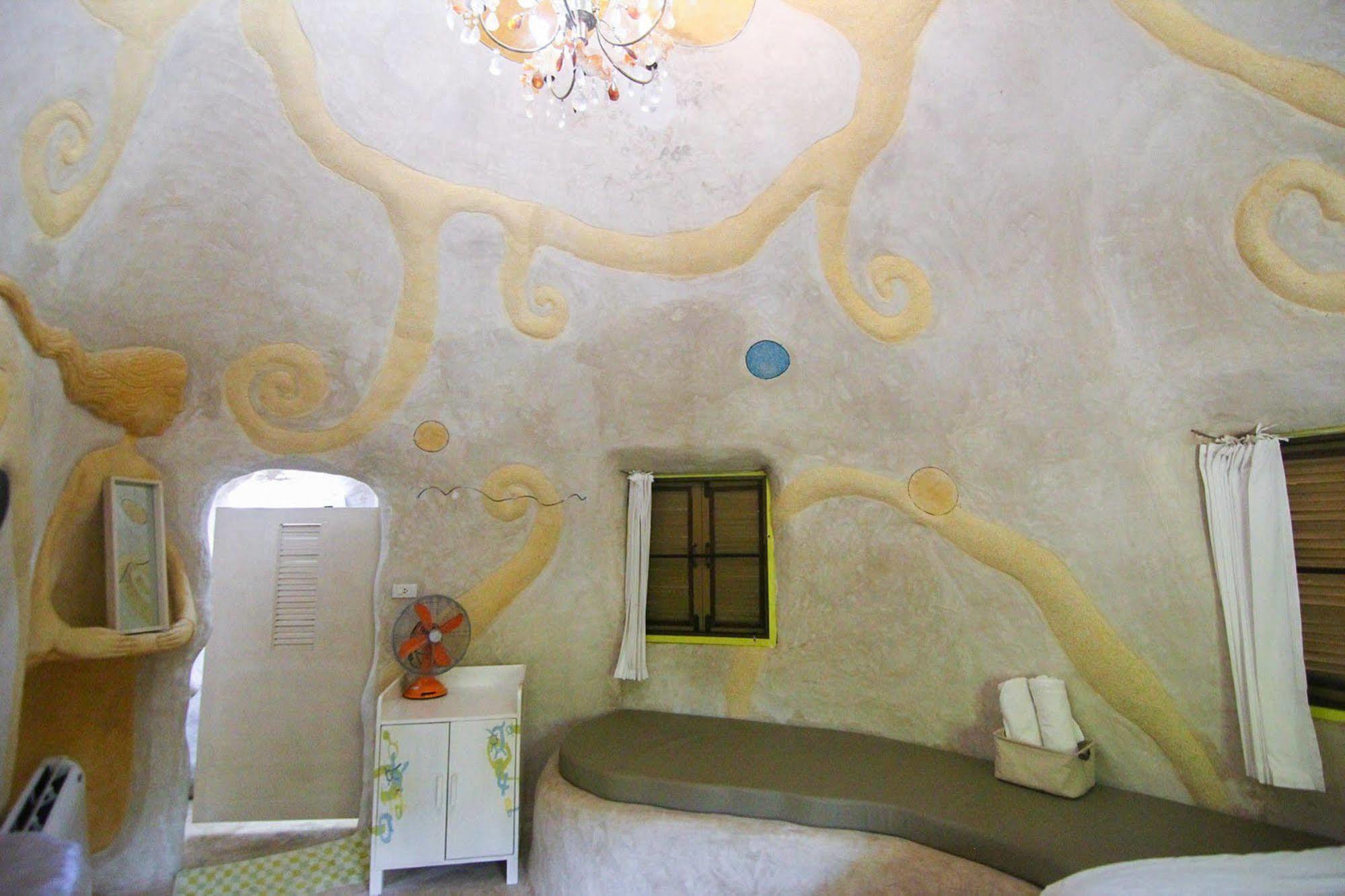 Hotel Naidee Sculptured Huts HHQ Exterior foto