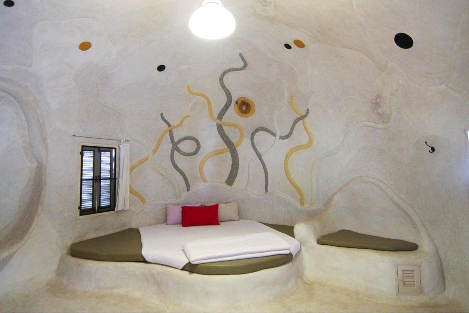 Hotel Naidee Sculptured Huts HHQ Exterior foto