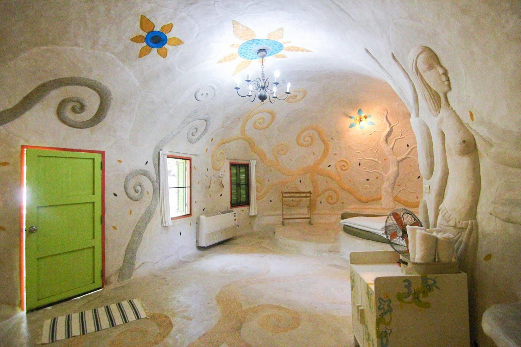 Hotel Naidee Sculptured Huts HHQ Exterior foto